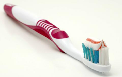 کلینیک تخصصی دندان پزشکی مرزداران ارتودنسی جرم گیری عصب کشی ایمپلنت مسواک کشیدن